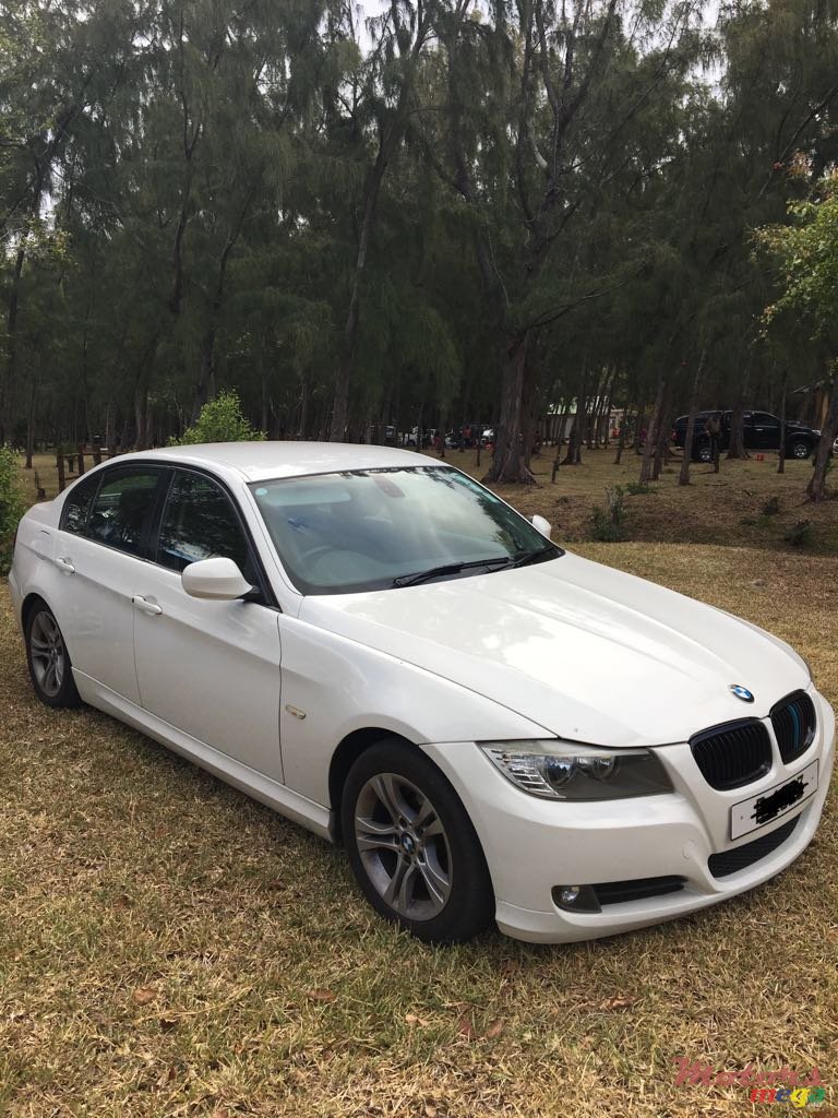 2009' BMW 318 photo #1