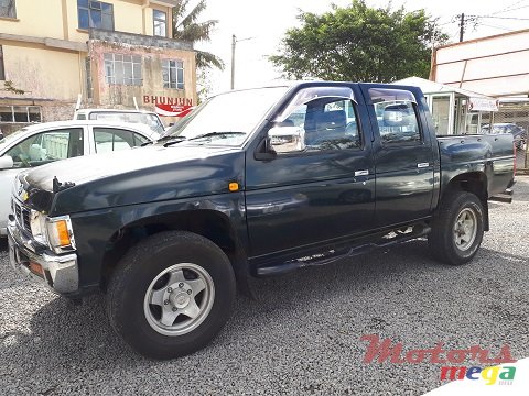 1993' Nissan 4x4 photo #1