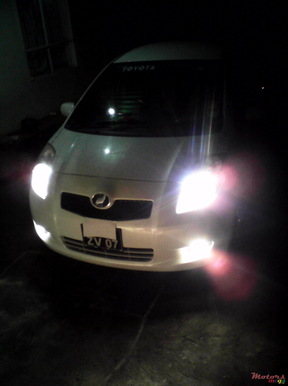 2007' Toyota Vitz photo #5