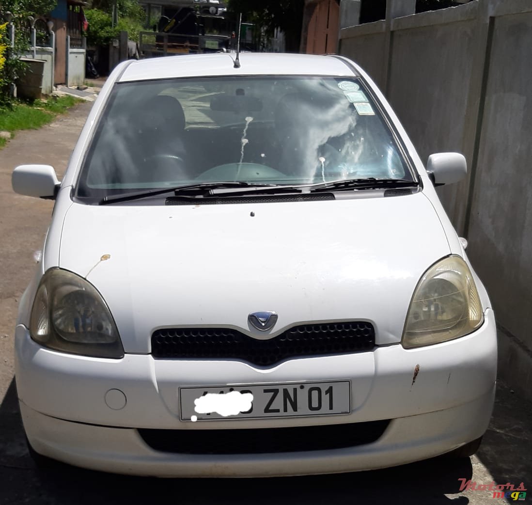 2001' Toyota Vitz photo #7
