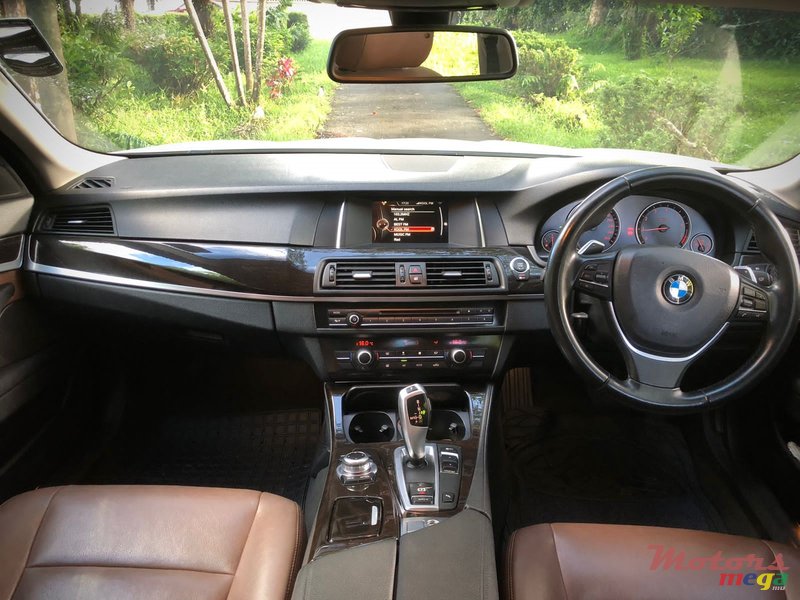 2015' BMW 5 Series 520i Automatic photo #6
