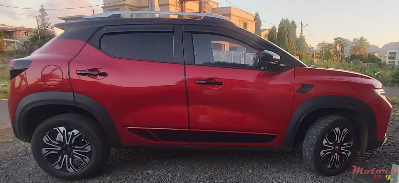 2022' Renault 10 photo #4