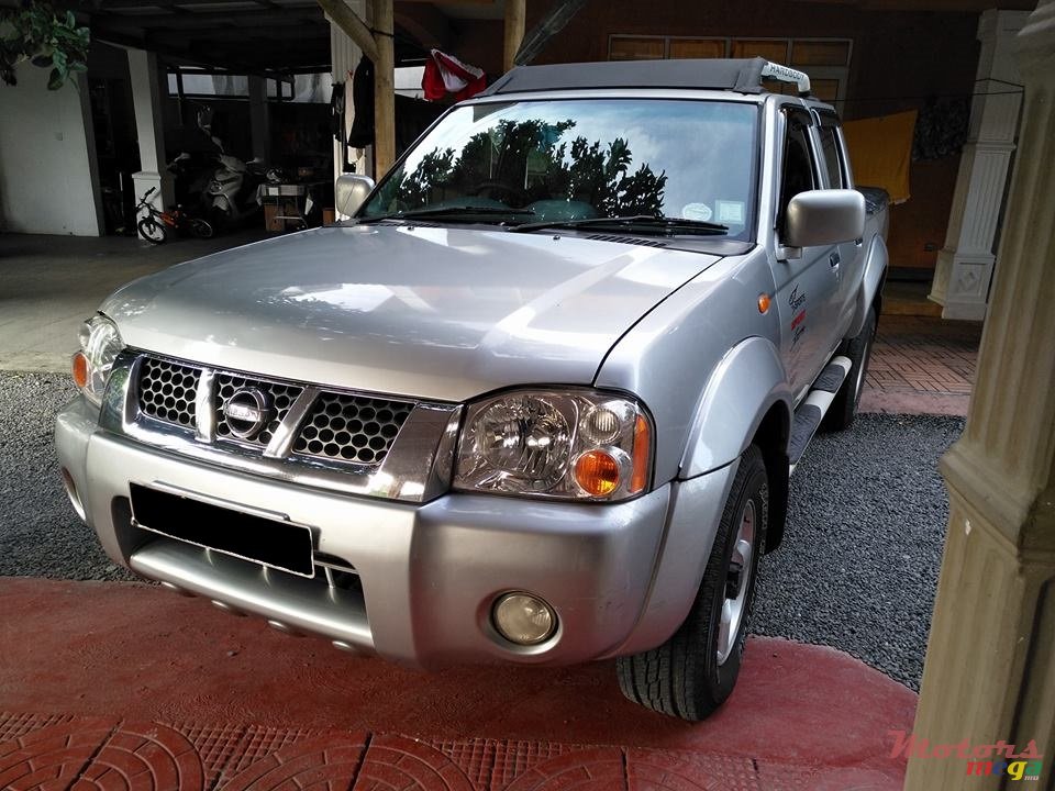 2005' Nissan Hardbody Predator photo #2