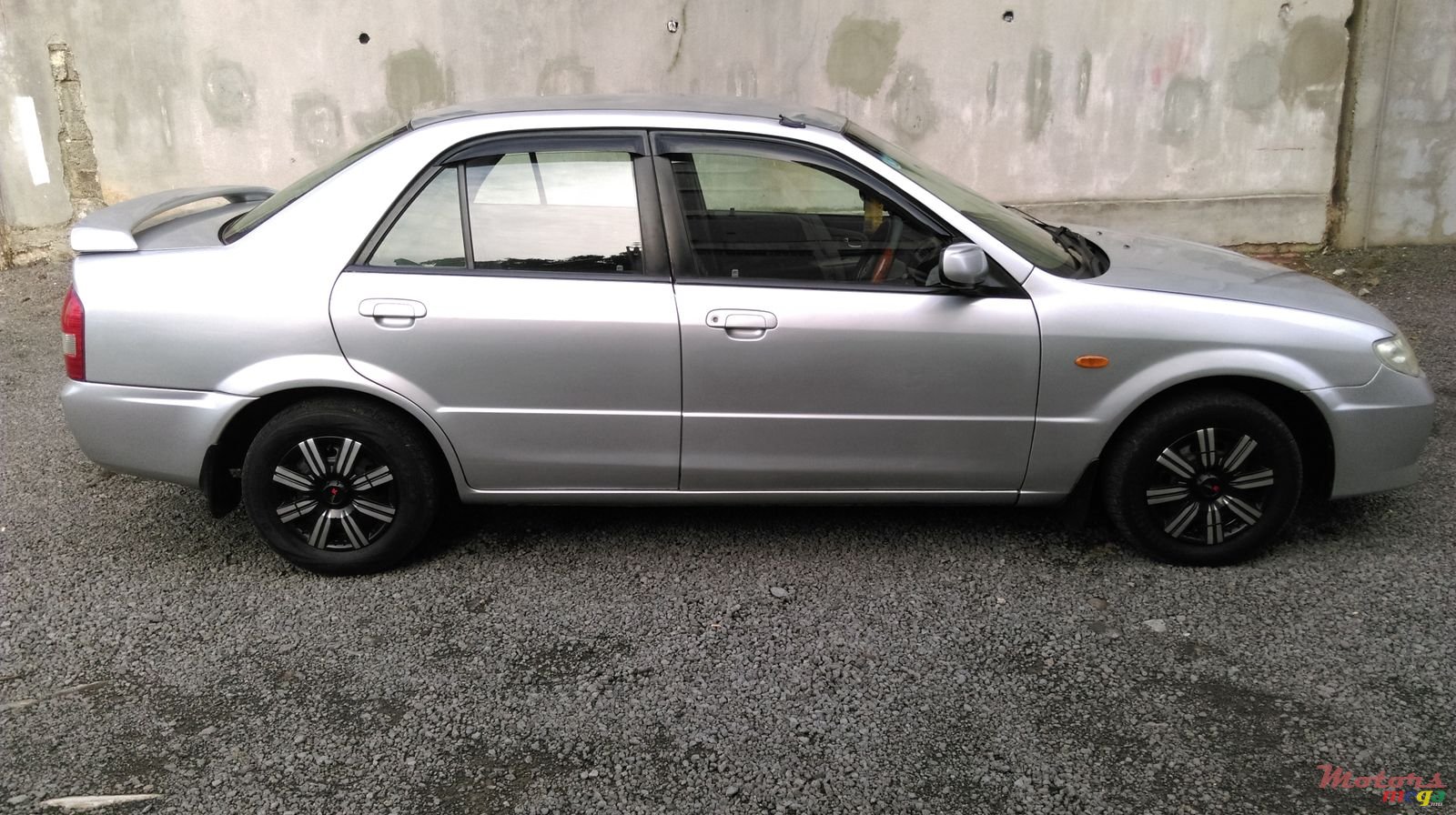 2001' Mazda 323 photo #3