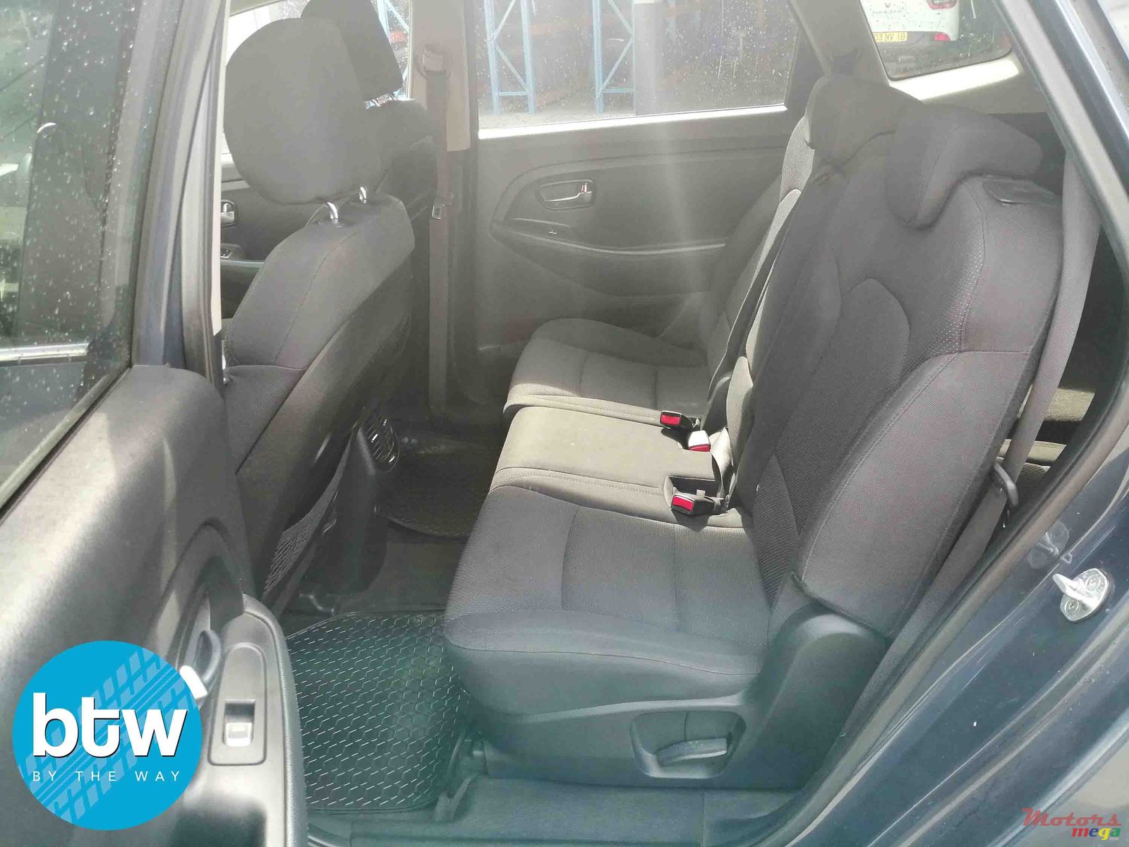 2014' Kia Carens 7 seaters photo #3