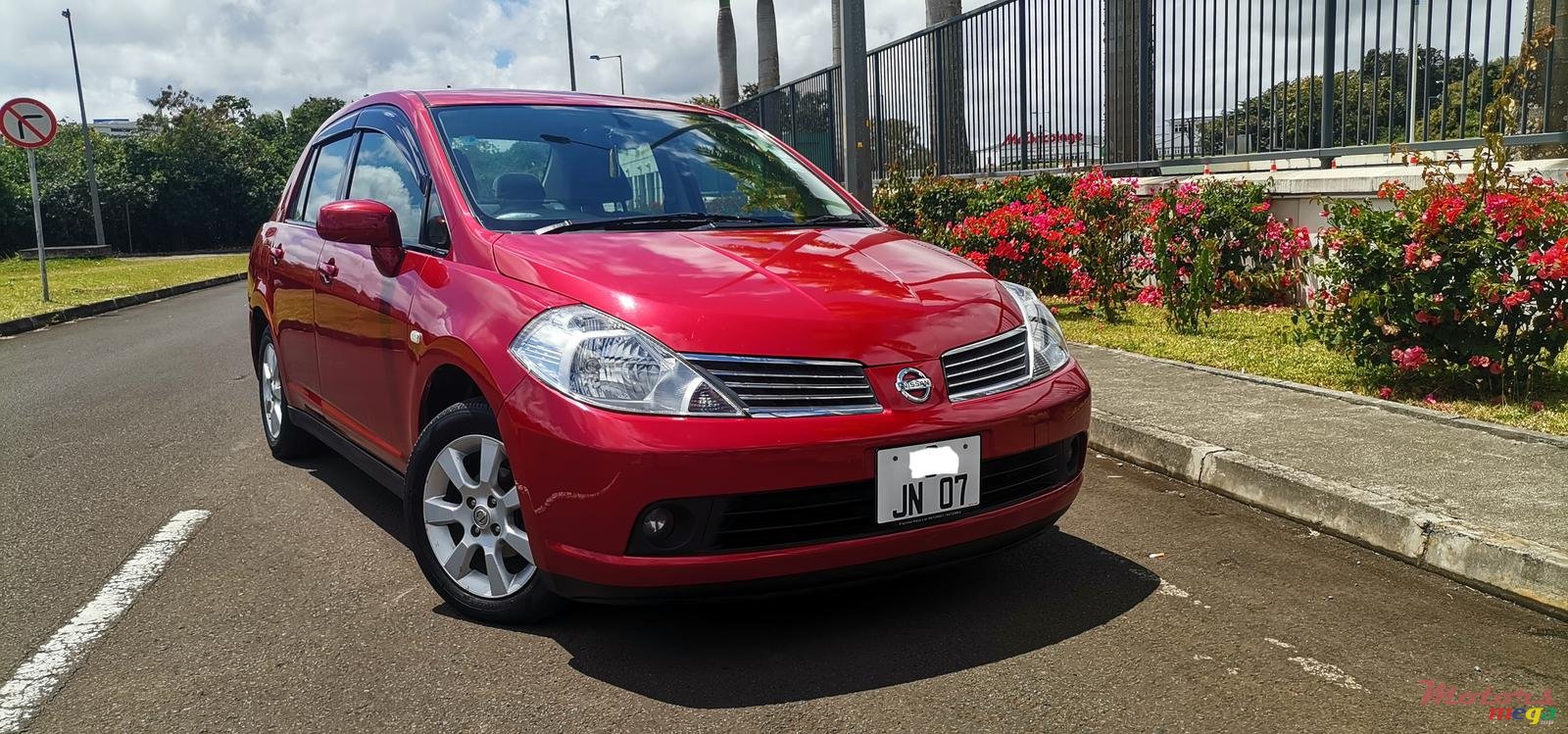 2007' Nissan Tiida photo #1