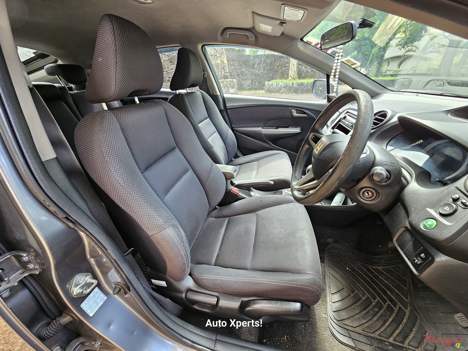 2011' Honda Insight Hybrid photo #6