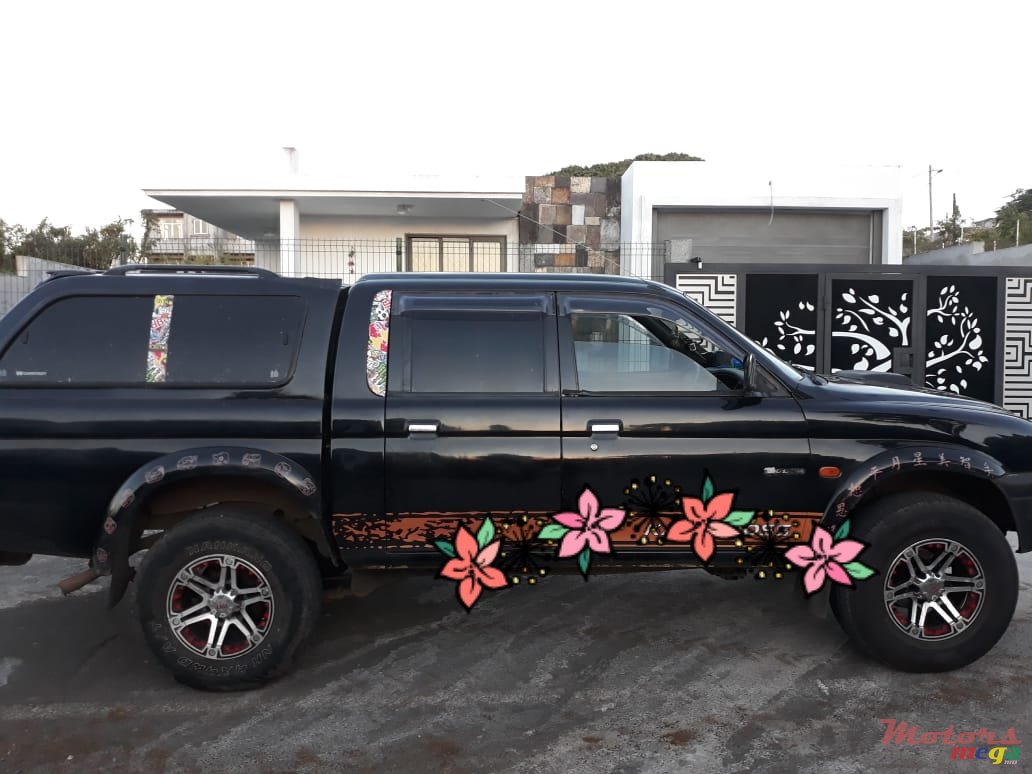 2000' Mitsubishi L 200 photo #1