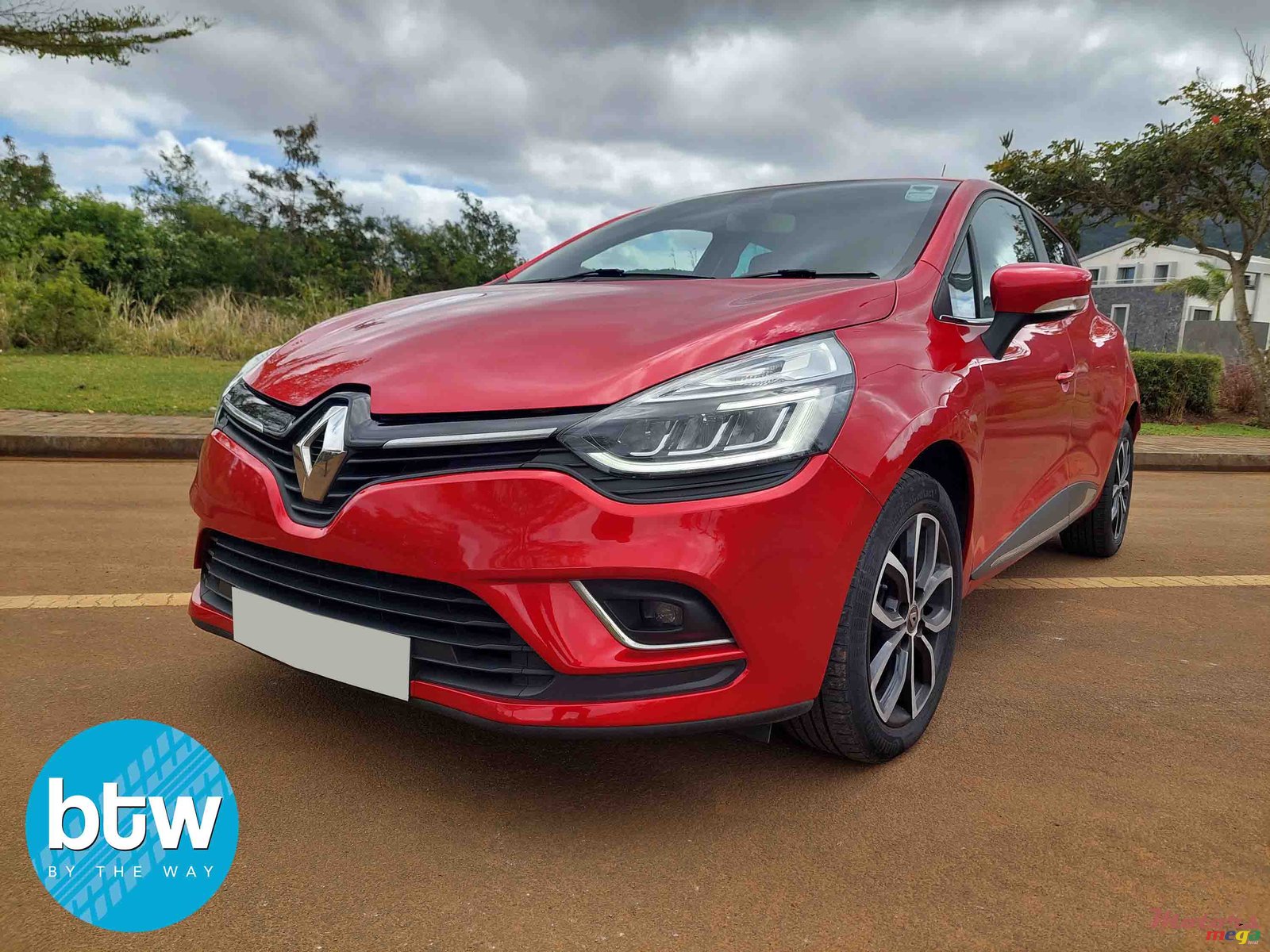 2020' Renault Clio photo #2