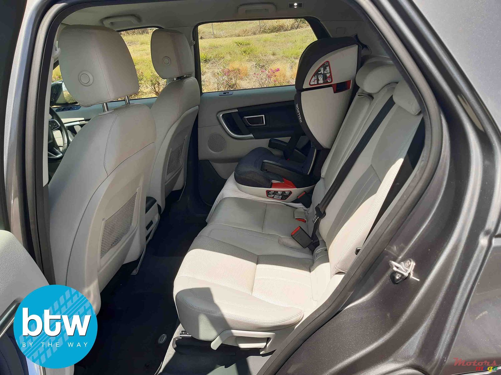 2015' Land Rover Discovery photo #4