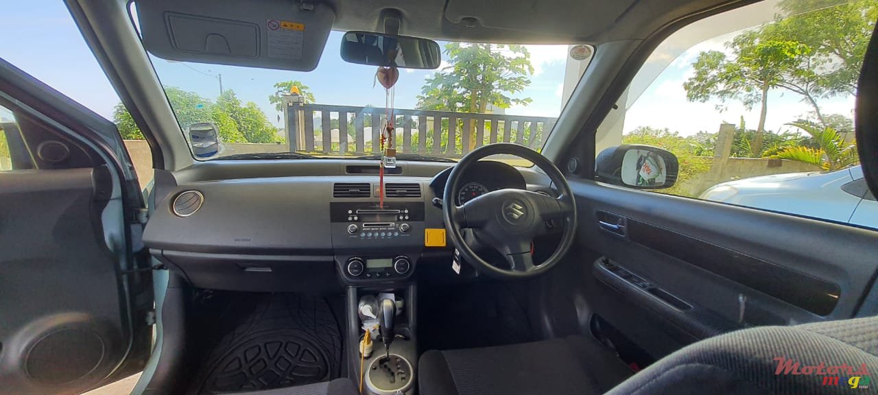 2009' Suzuki Swift photo #2