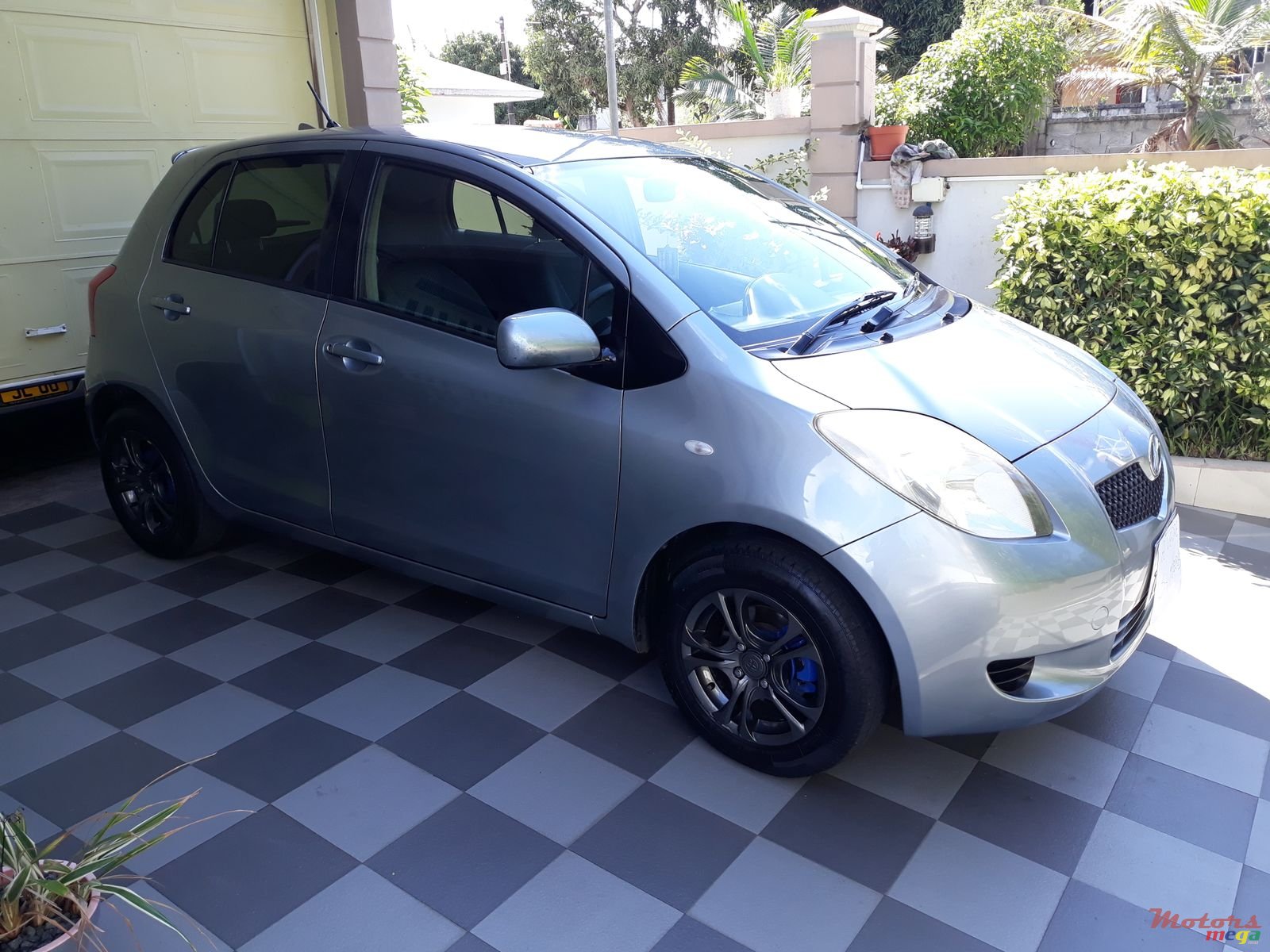 2006' Toyota Vitz photo #5