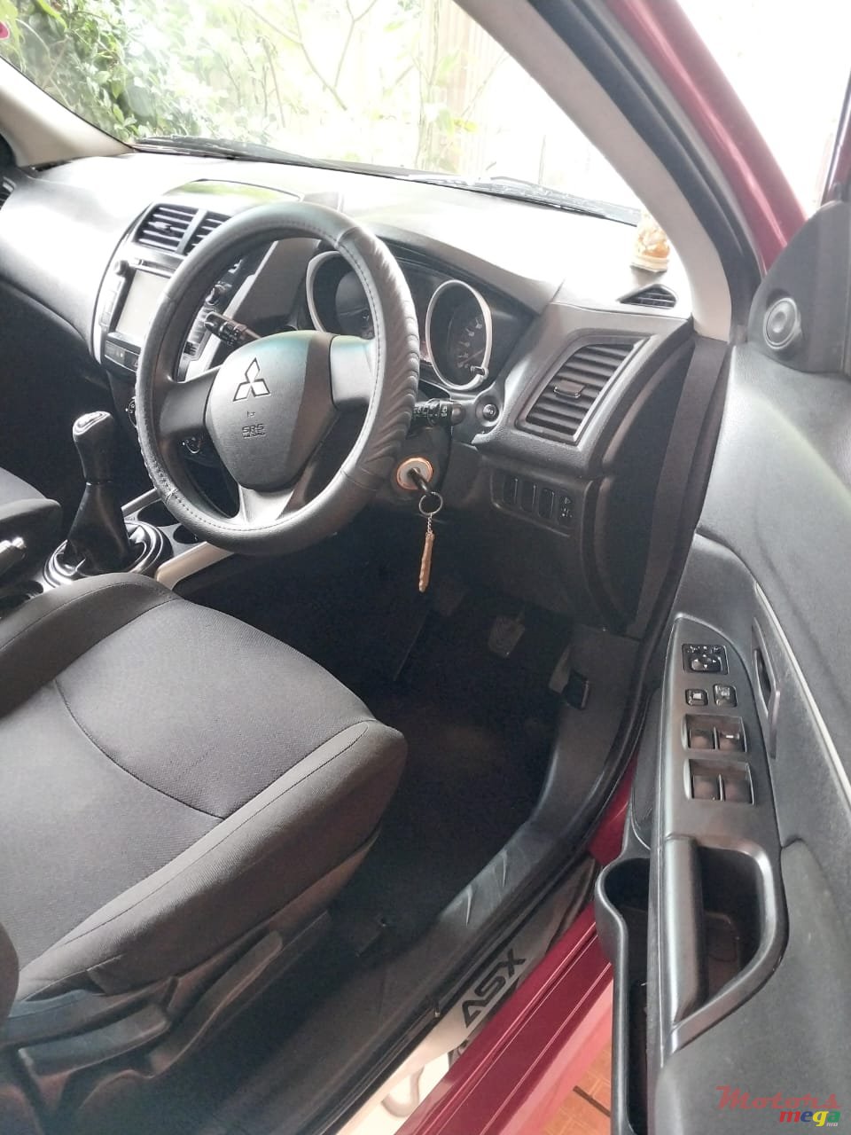 2013' Mitsubishi ASX photo #6