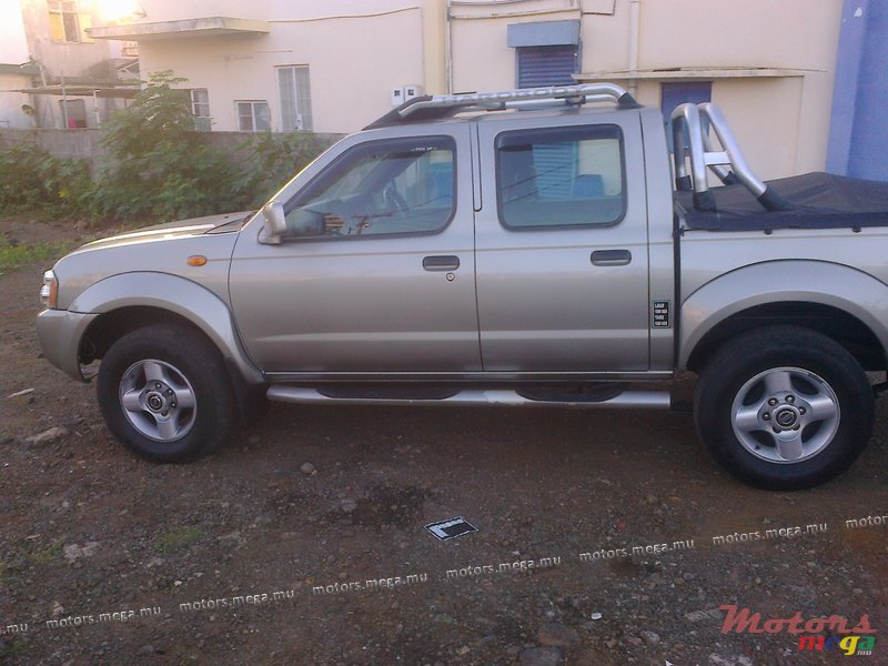 2005' Nissan Hardbody PREDATOR photo #3