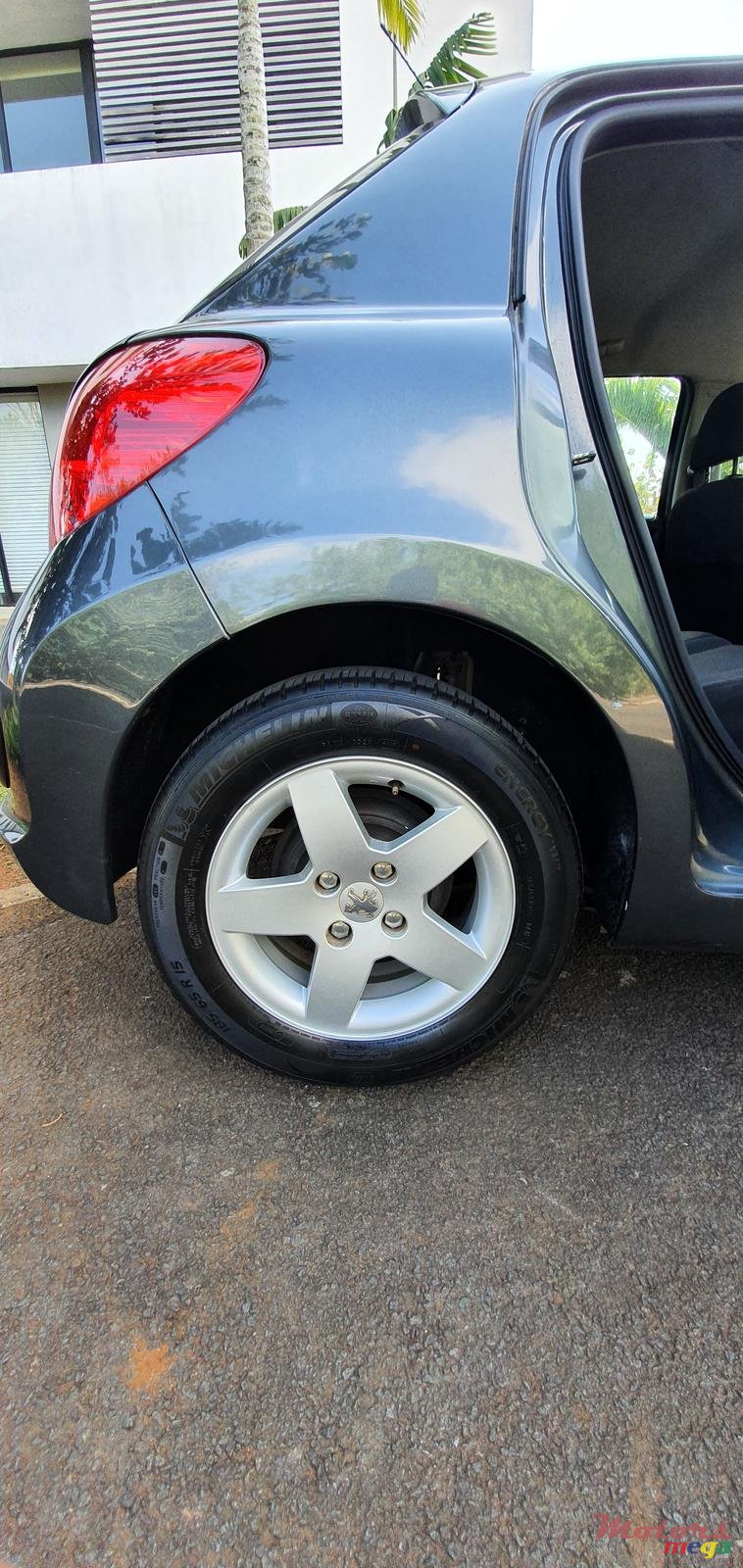 2012' Peugeot 207 photo #7