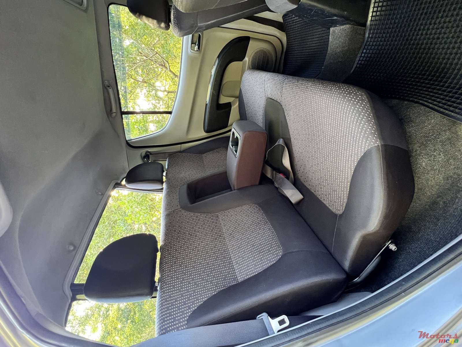 2014' Mitsubishi L200 photo #7