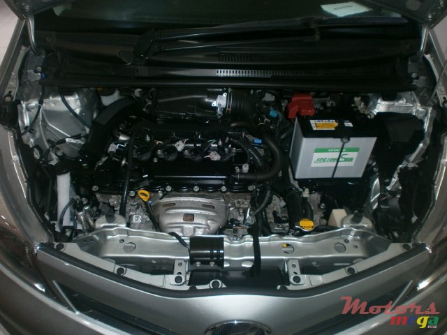 2013' Toyota Vitz photo #4