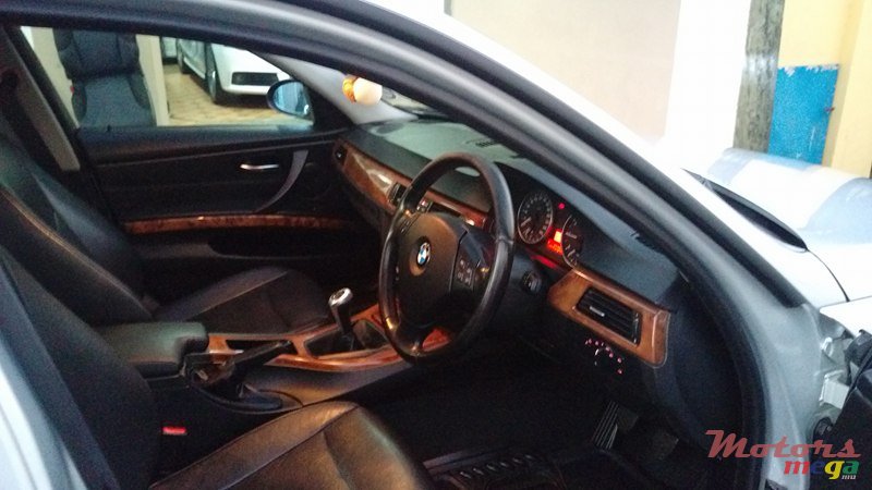 2006' BMW 320i photo #4