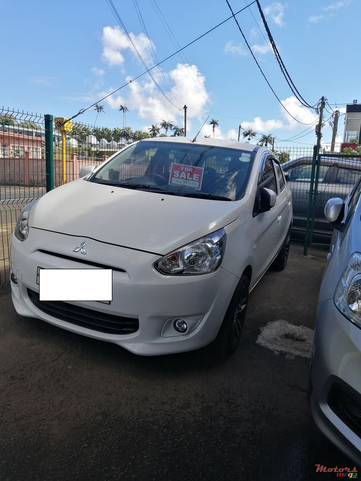 2013' Mitsubishi Mirage photo #2