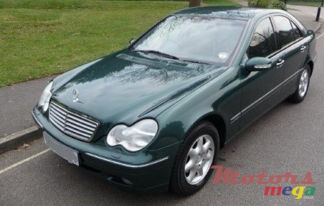 2001' Mercedes-Benz 220 photo #1