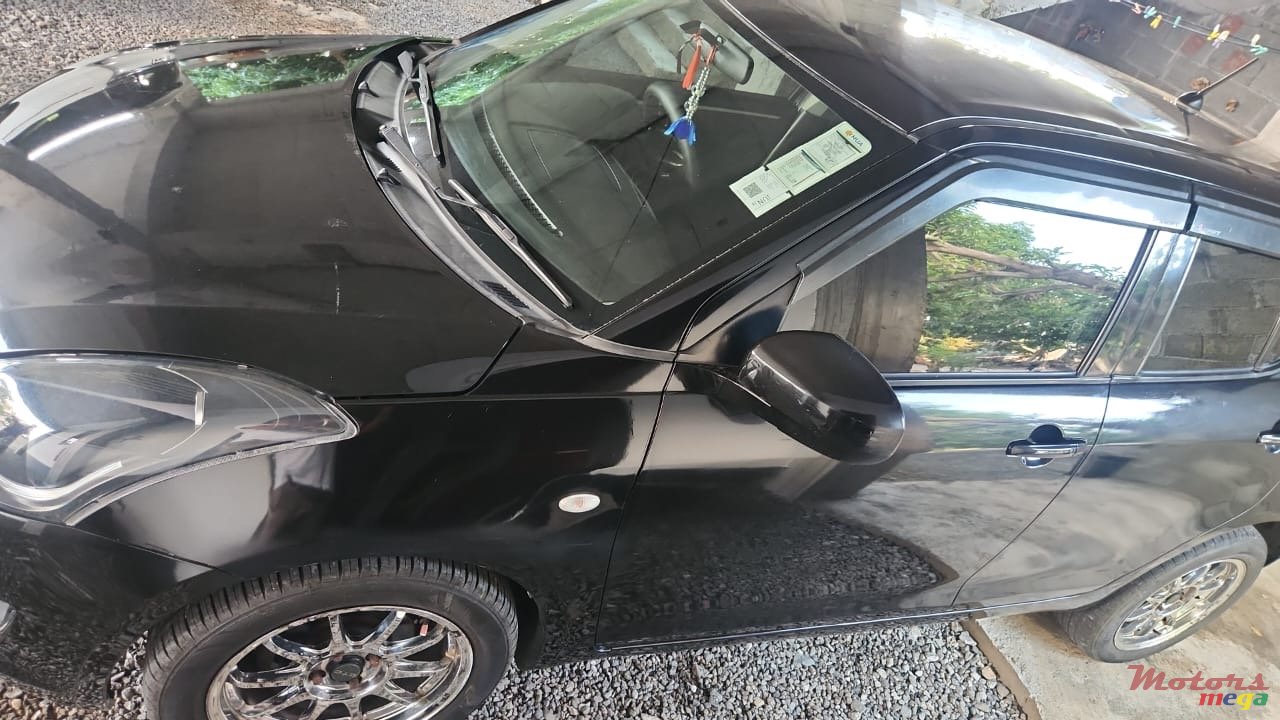 2012' Suzuki Swift photo #4