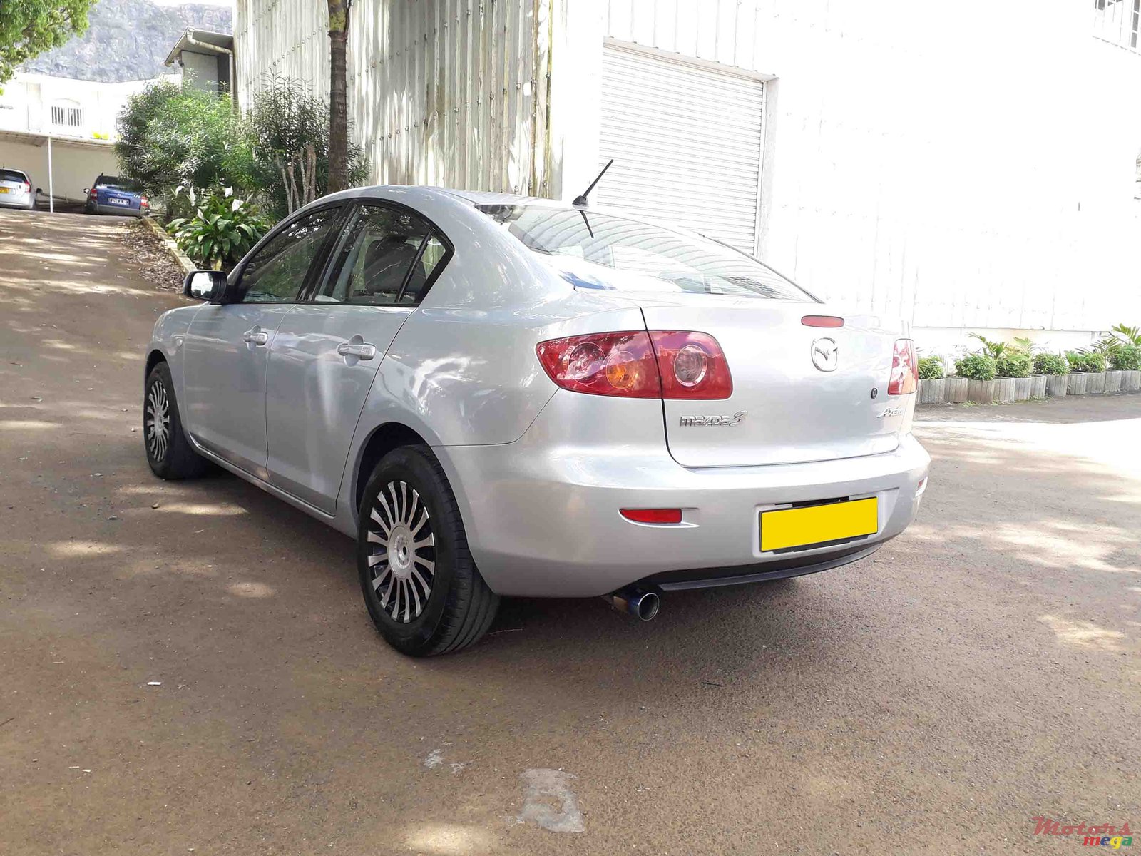 2004' Mazda Axela photo #1