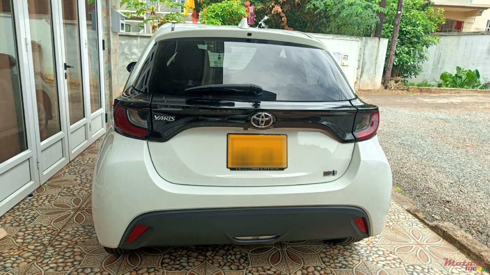 2021' Toyota Yaris Hybrid photo #2