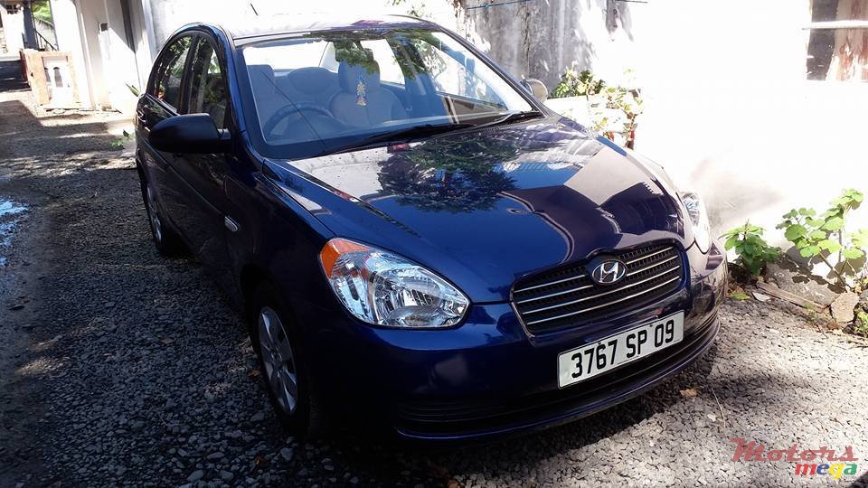 2009' Hyundai Accent photo #1