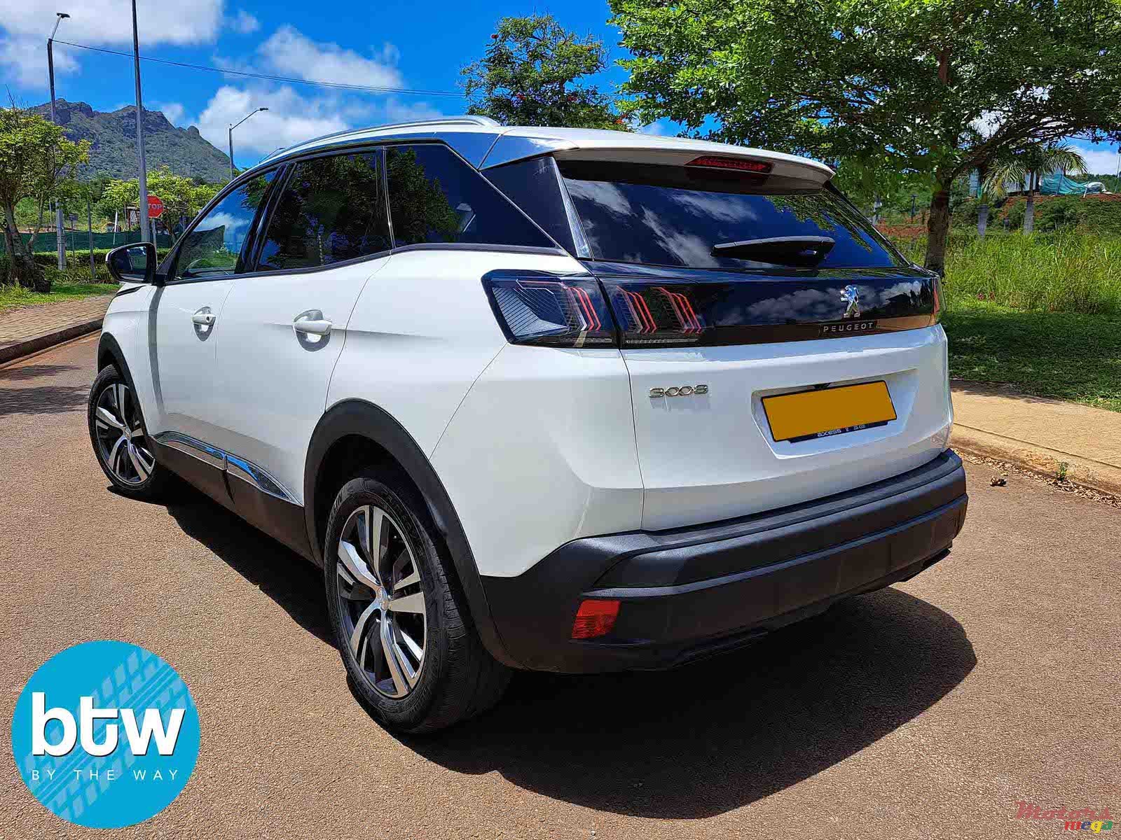 2021' Peugeot 3008 photo #3