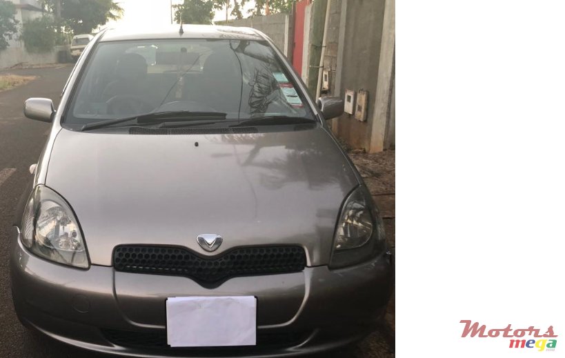 2001' Toyota Vitz photo #3