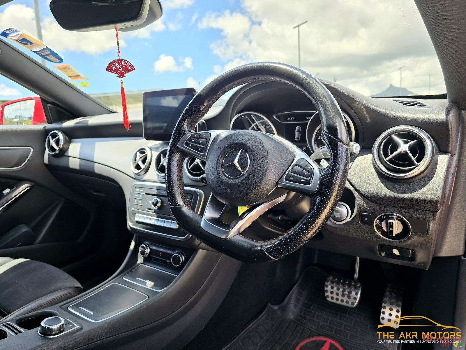 2017' Mercedes-Benz CLA 180 AMG photo #5