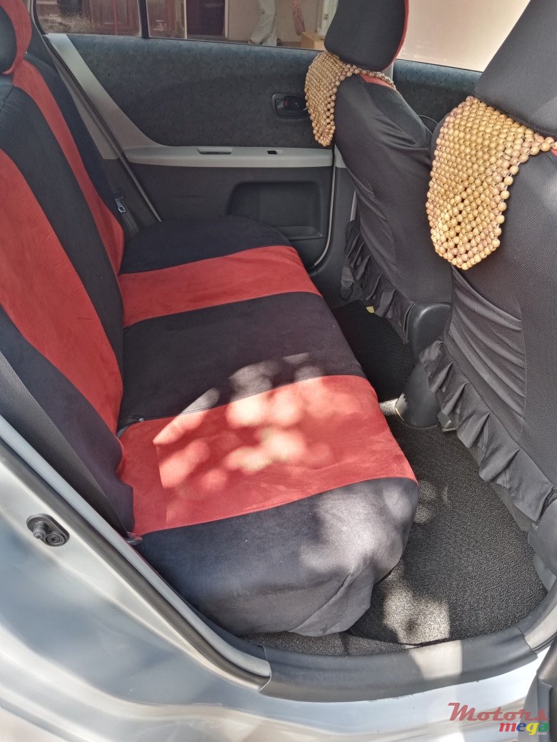 2010' Toyota Vitz photo #5