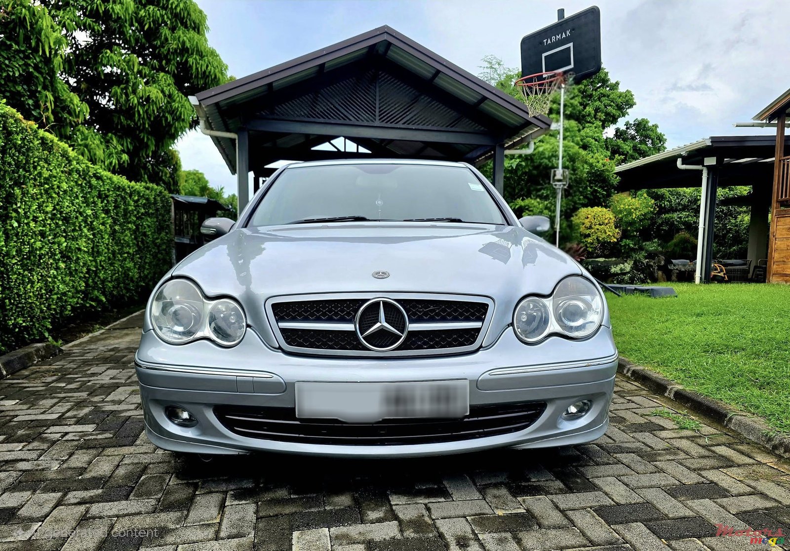 2005' Mercedes-Benz C 350 photo #1