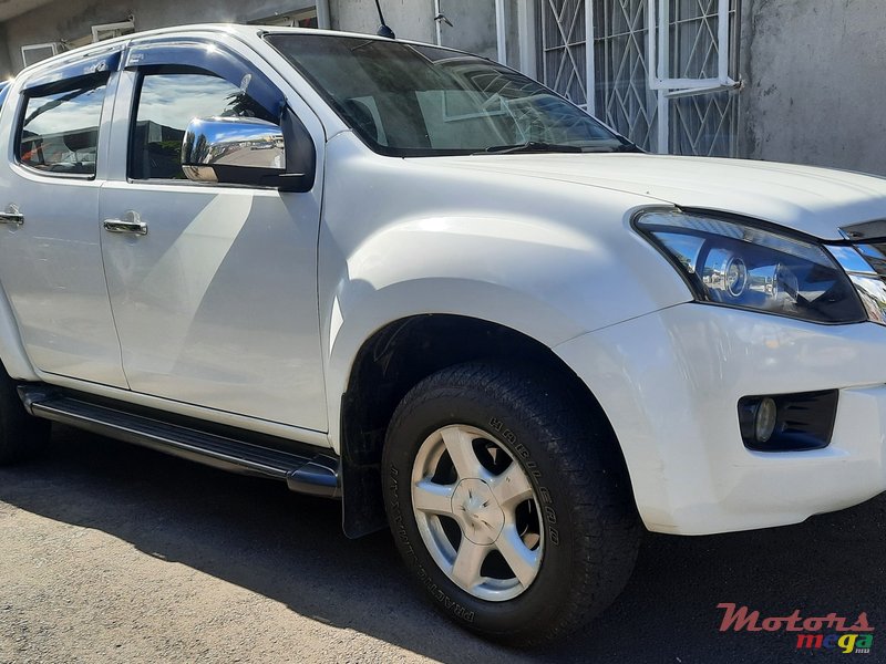 2014' Isuzu D-Max photo #2