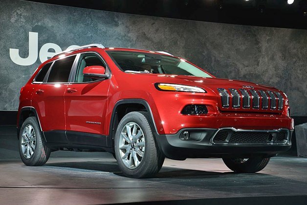 2014 Jeep Cherokee dreams of Moab, crawls on stage 