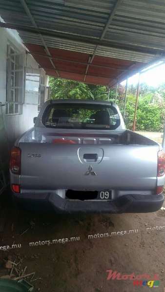 2009' Mitsubishi tou original photo #3