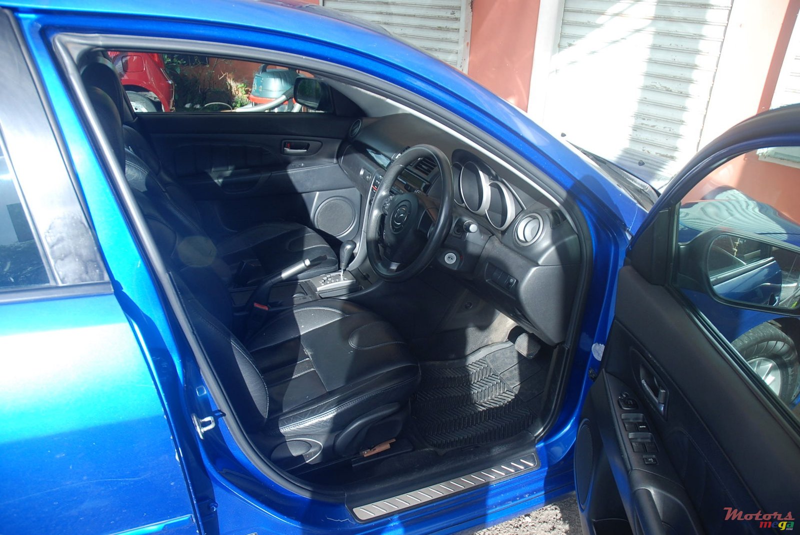 2004' Mazda 3 photo #4