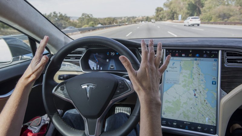 Plainte contre Tesla aux USA : non, ses voitures ne seraient pas "autonomes"
