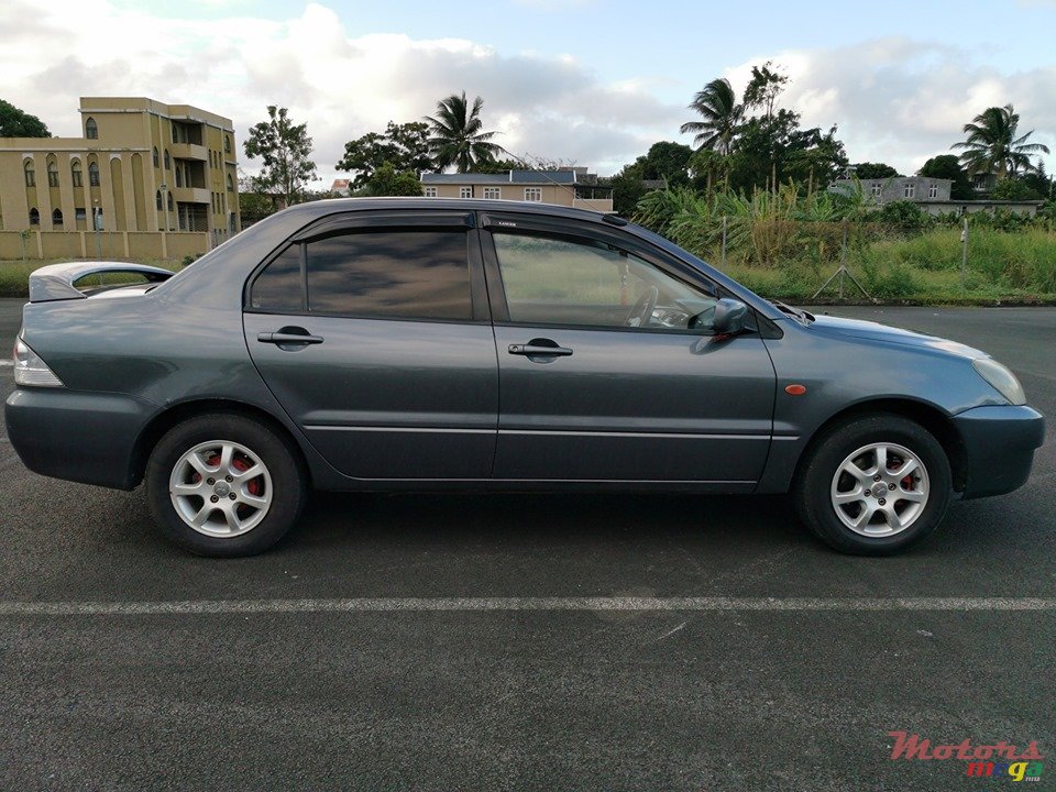 2005' Mitsubishi Lancer GLX photo #3