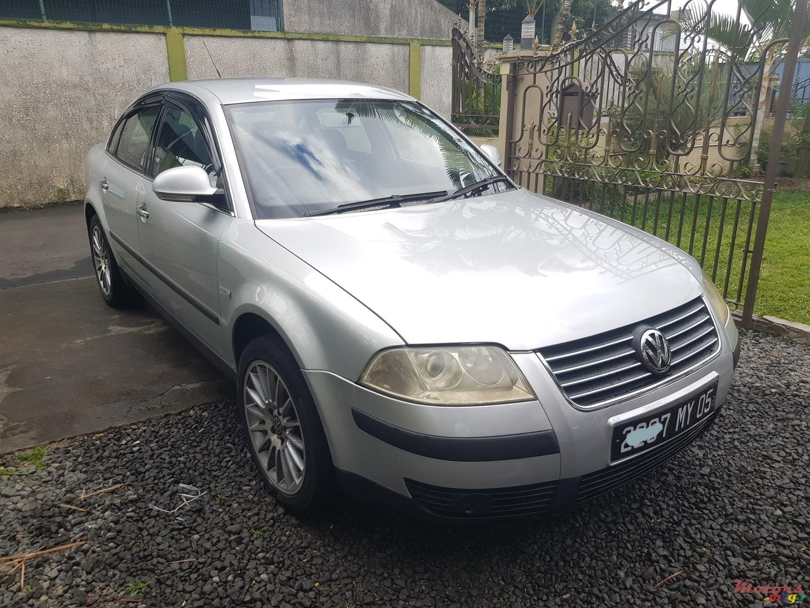 2005' Volkswagen Passat photo #1