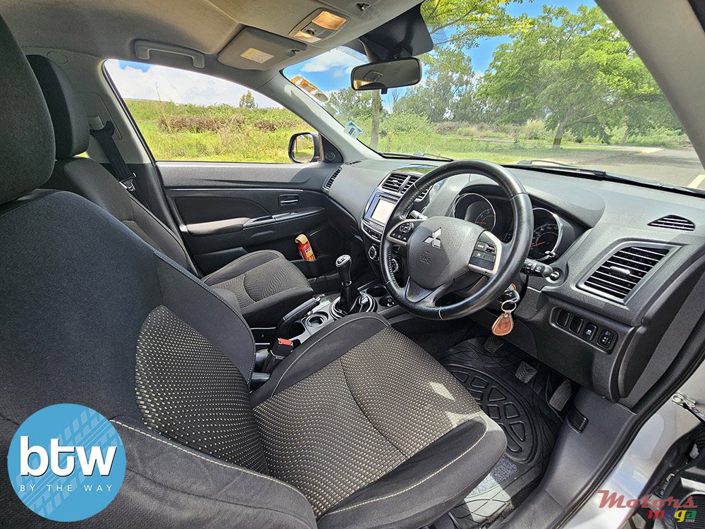 2014' Mitsubishi ASX photo #6