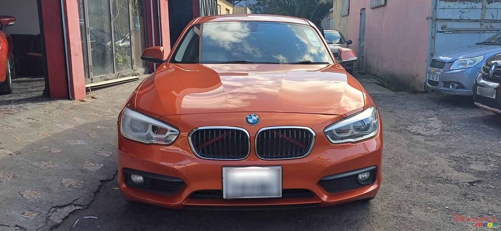 2016' BMW 118 photo #1