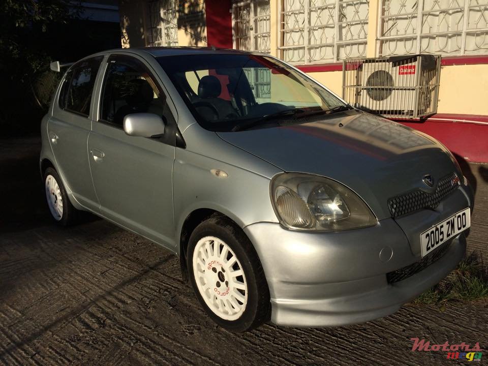 2000' Toyota Vitz photo #1