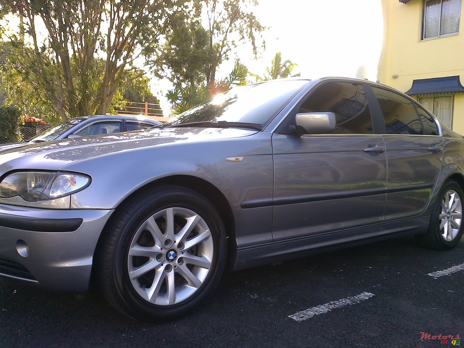 2004' BMW 318i photo #1