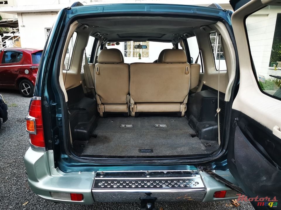 2000' Mitsubishi Pajero photo #7
