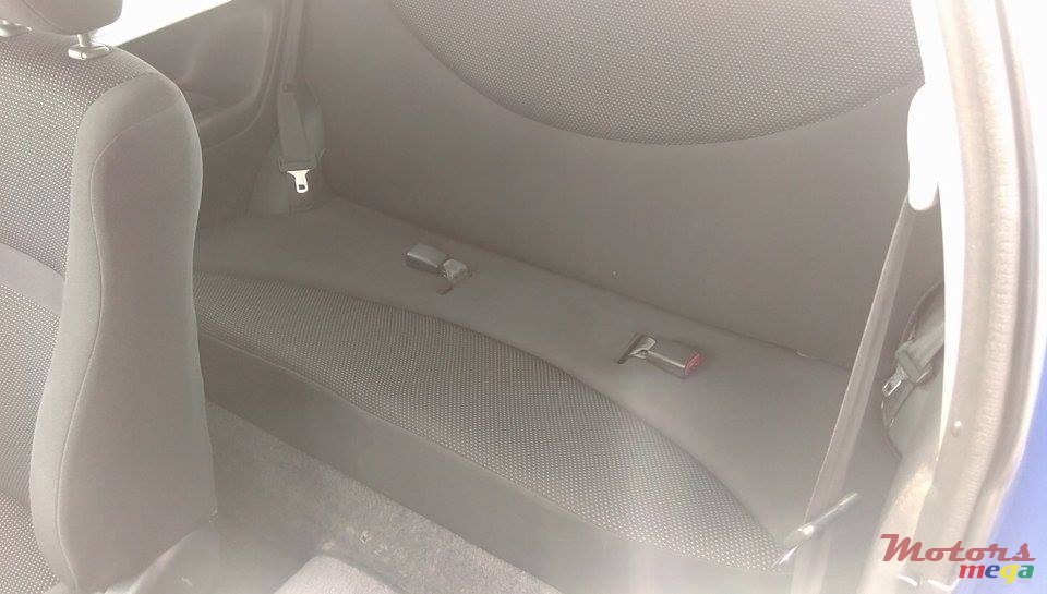 2001' Toyota Vitz RS photo #5