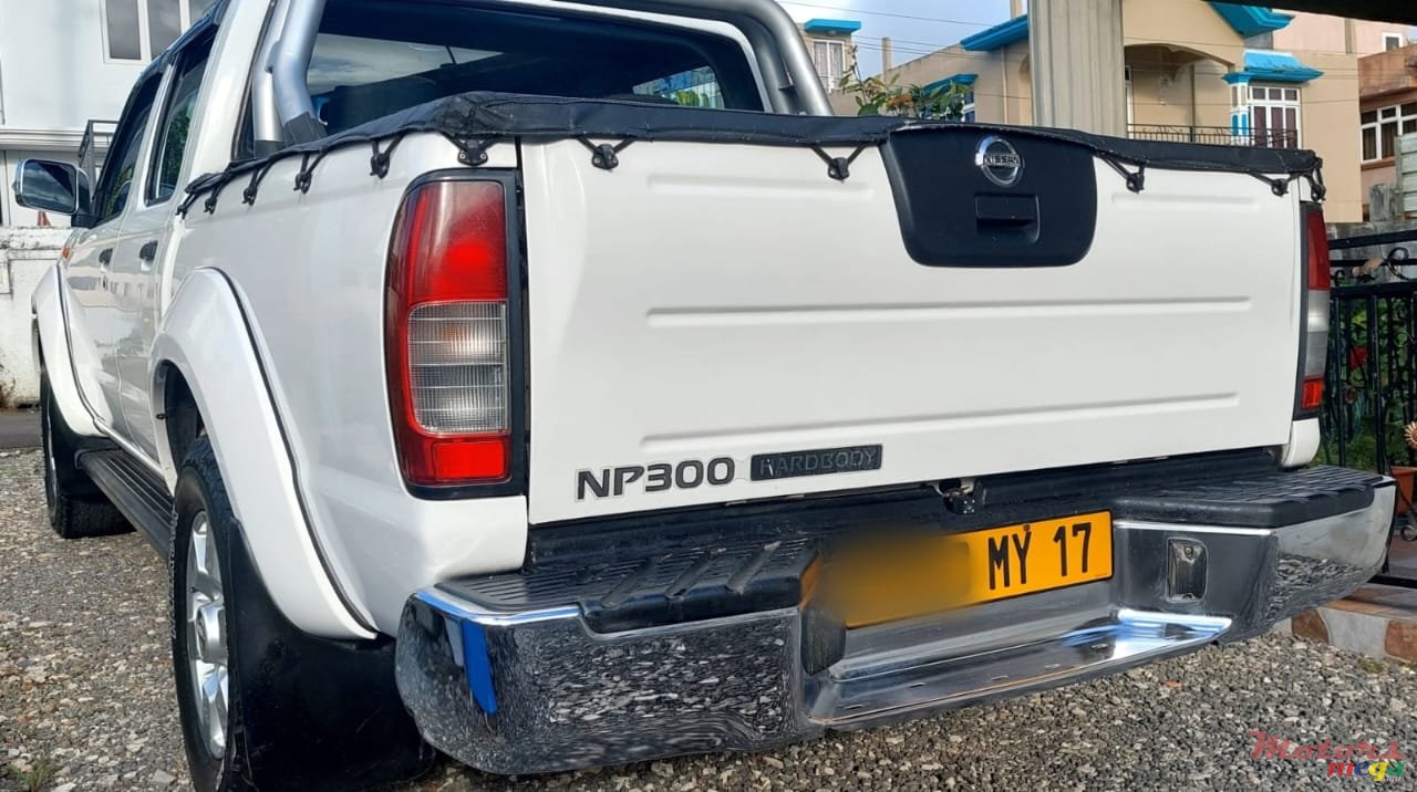 2017' Nissan Hardbody photo #4