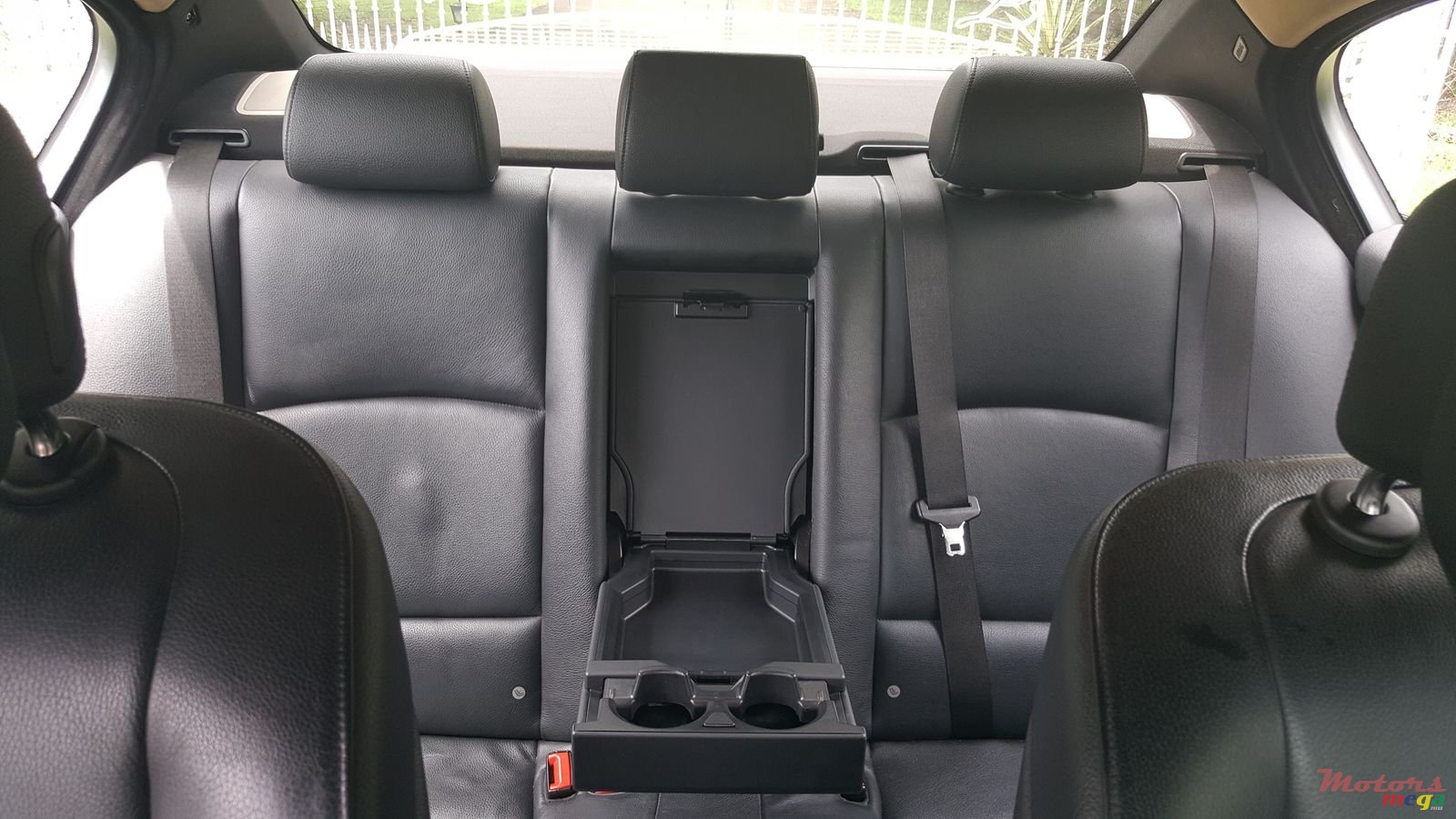 2010' BMW 5 Series photo #5