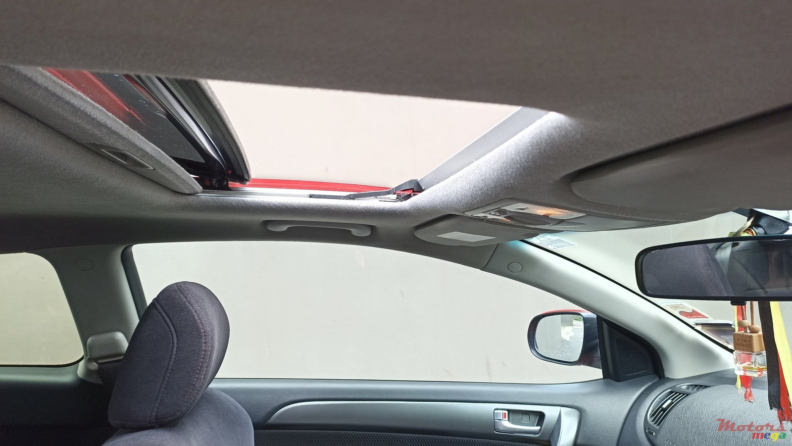 2010' Kia Koup photo #6