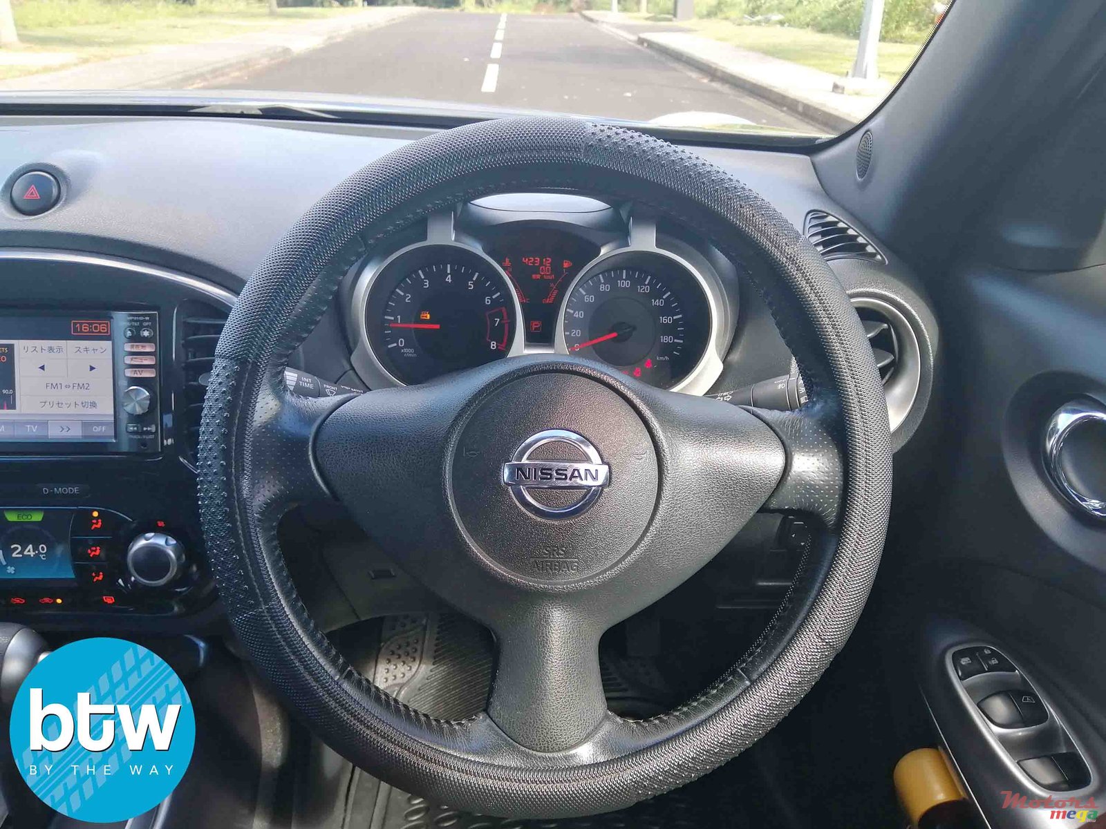 2011' Nissan Juke photo #5